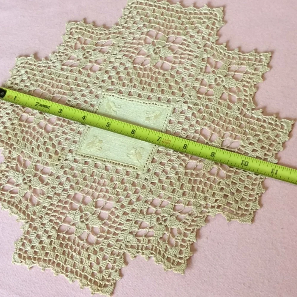 FINAL SALE PRICE 4 Pc Vintage Doily Lot in Tan - Picture 6 of 6